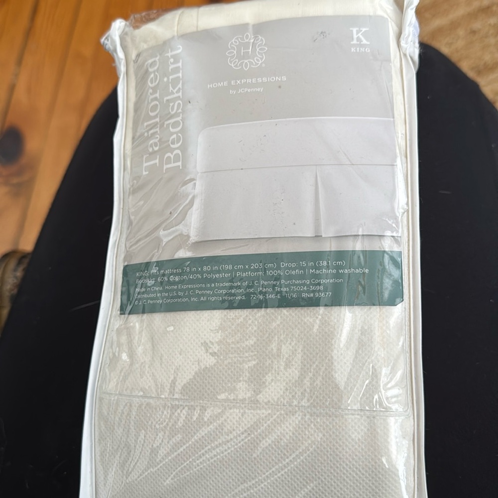 Home Expressions by JC Penny, King Tailored bedskirt. Cream nwt